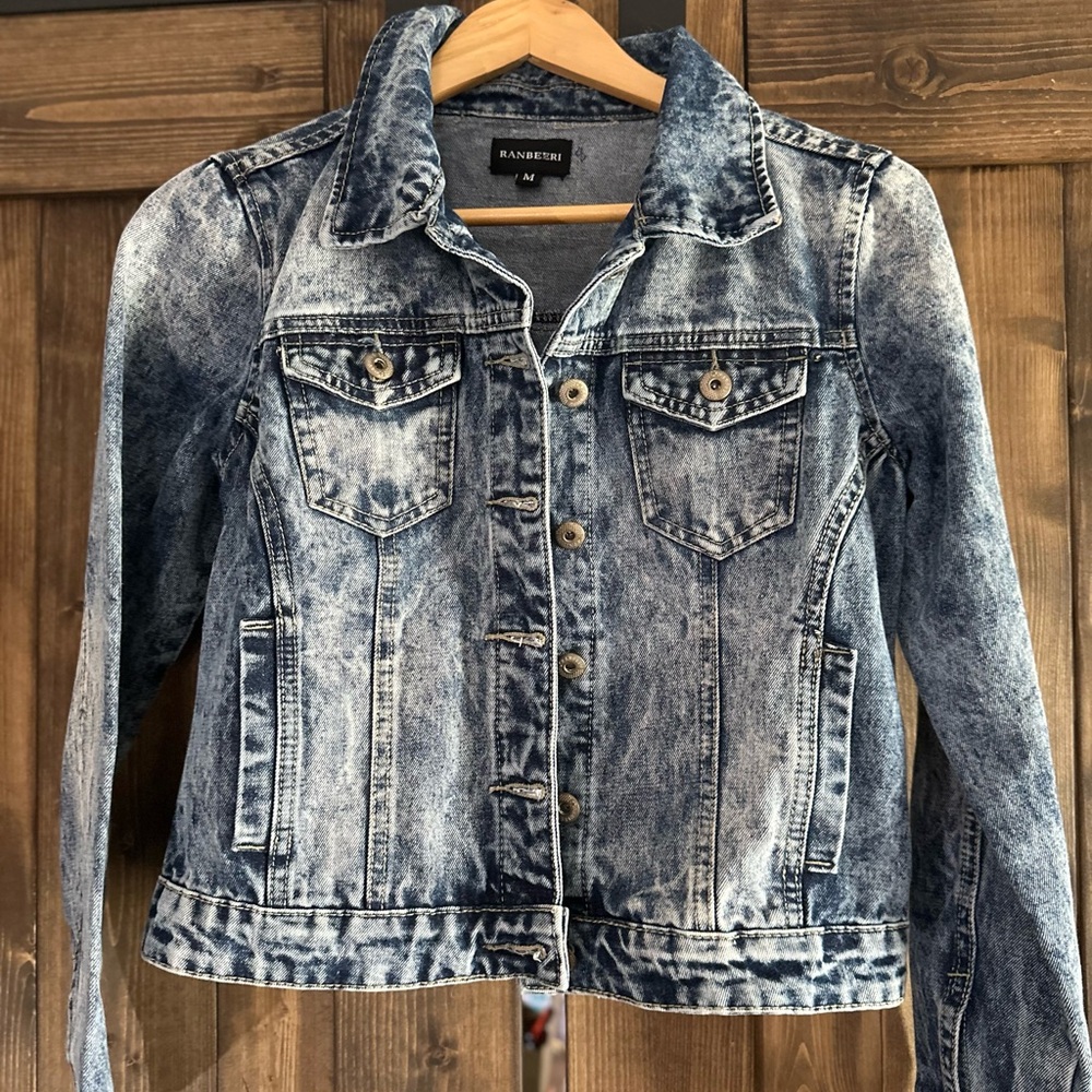 Women's Classic Blue Jean Jacket acid wash